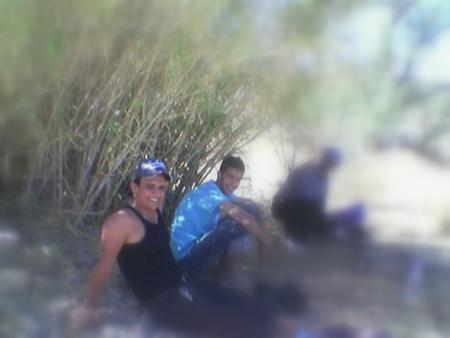 c moi a echloich et a coté de moi c mon cousin omar baba rzif